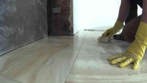 Шатается плитка на полу. Почему может потрескаться кафель на полу, даже если укладка была давно