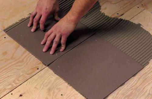 Шатается плитка на полу. Почему может потрескаться кафель на полу, даже если укладка была давно