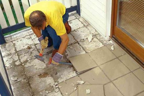 Шатается плитка на полу. Почему может потрескаться кафель на полу, даже если укладка была давно