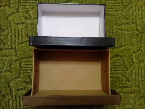 Хранение обуви в шкафу купе. Организуем хранение обуви: стеллажи из обувных коробок своими руками