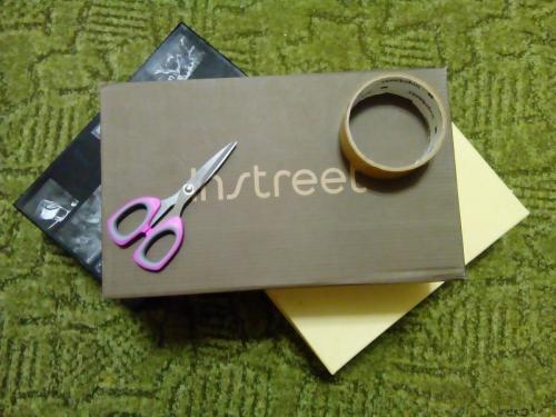 Хранение обуви в шкафу купе. Организуем хранение обуви: стеллажи из обувных коробок своими руками