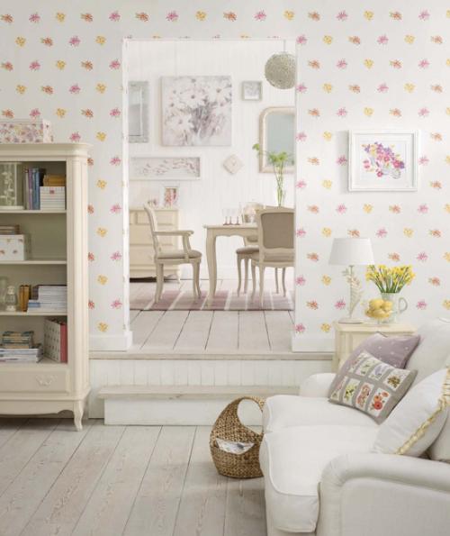 Обои в мелкий цветочек в интерьере гостиной. Особенности использования цветочного узора в отделке жилых помещений
