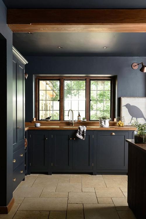 Великолепная английская кухня в черном 02