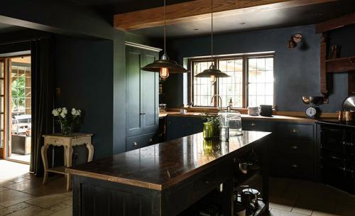 Великолепная английская кухня в черном 03