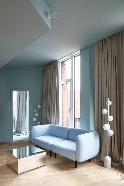 Своя цветовая гамма для каждого этажа 15