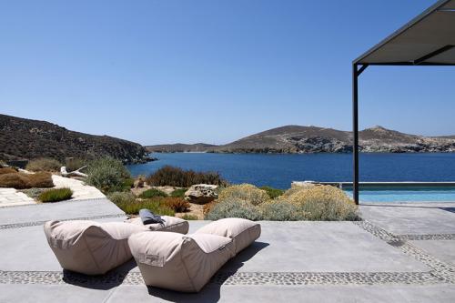 Отголоски лета: вилла с собственным пляжем 01