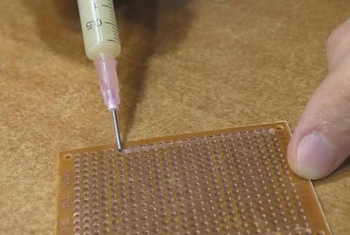 С чем реагирует жидкое стекло. Области применения жидкого стекла