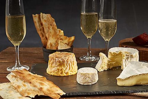 Сыр и вино белое. Семь принципов сочетания вин и сыров