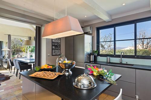 Прекрасная вилла в духе Прованса в Сен-Тропе 03