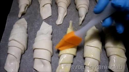 Как приготовить Круассаны из готового слоеного теста. Быстрые вкусные Круассаны из готового слоеного теста