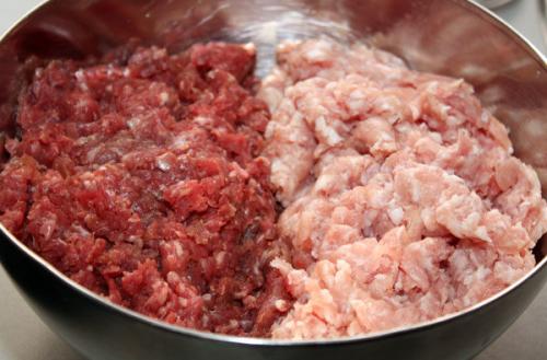 Как сделать сочный фарш для беляшей. Как делать беляши с фаршем в домашних условиях