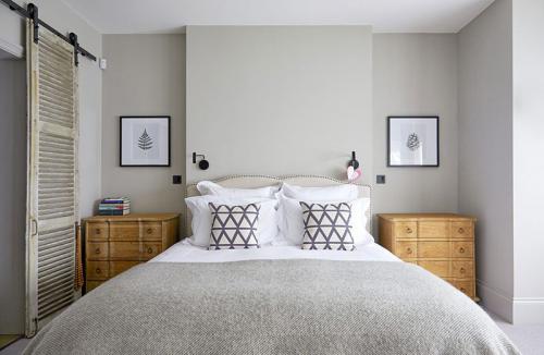 Дом в Лондоне со спокойным интерьером и уютным задним двором 13