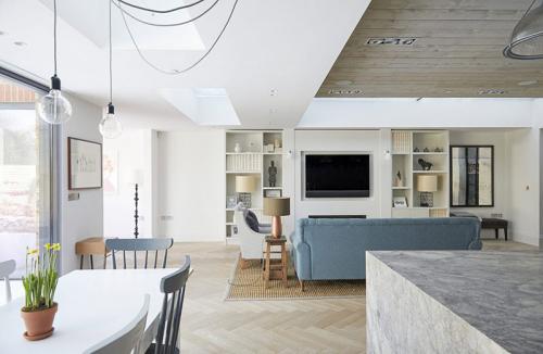 Дом в Лондоне со спокойным интерьером и уютным задним двором 04