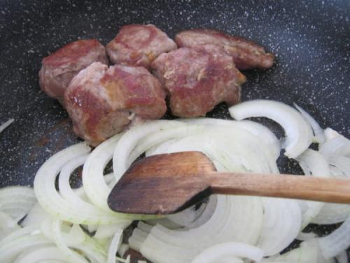 Как приготовить баранину на сковороде. Как вкусно пожарить баранину на сковороде