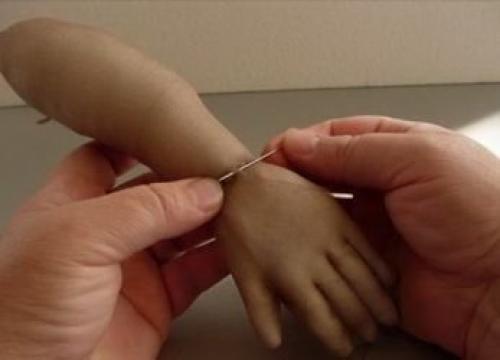 Куклы из пластиковых бутылок. Кукла из пластиковой бутылки своими руками: подробный мастер-класс с фото 14