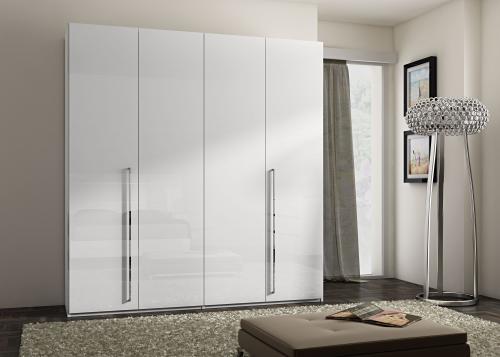 Встроенный шкаф с распашными зеркальными дверями. Материалы корпуса и фасада