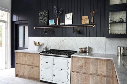 Остекленная крыша, черная библиотека и домик-беседка: просторный дом Лондоне 14