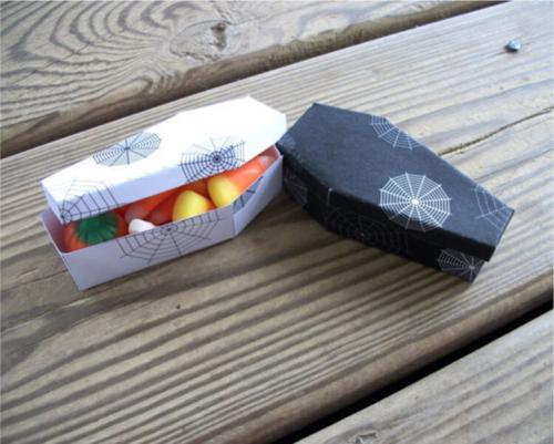 Атрибуты на Хэллоуин своими руками. Какую поделку сделать на Хэллоуин?