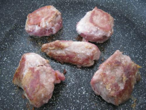 Как приготовить баранину на сковороде. Как вкусно пожарить баранину на сковороде