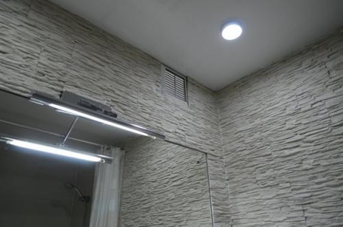 Искусственный камень в ванной. Столешница из искусственного камня под раковину в ванную комнату: особенности декора санузла 17