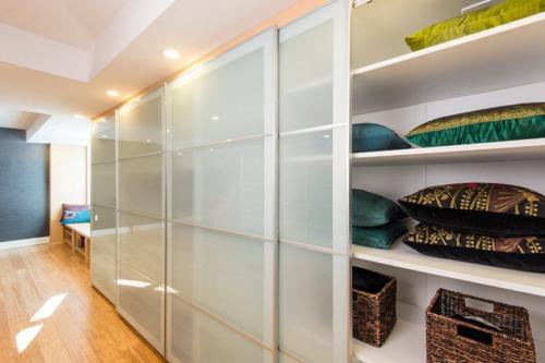 Шкаф купе для гостиной. Существующие шкафы купе для гостиной, и правила выбора 03 Шкаф купе для гостиной. Существующие шкафы купе для гостиной, и правила выбора 03