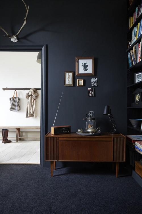 Остекленная крыша, черная библиотека и домик-беседка: просторный дом Лондоне 09