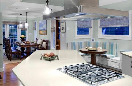 Дизайн кухни с диваном угловым. Вдоль одной стены с гарнитуром