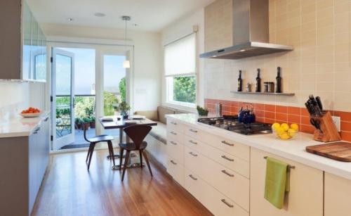 Кухня с диваном 14 метров. Подходящие виды планировки – 3 варианта