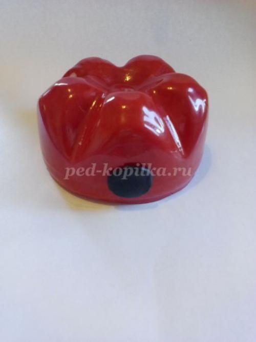 Божья Коровка своими руками из пластиковых бутылок. Божьи коровки из пластиковых бутылок своими руками пошагово с фото для начинающих 05 Божья Коровка своими руками из пластиковых бутылок. Божьи коровки из пластиковых бутылок своими руками пошагово с фото для начинающих 05