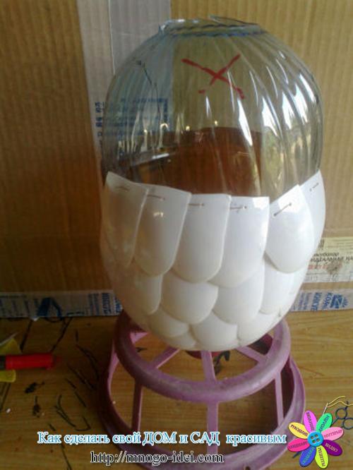 Попугай из пластиковых ложек. 