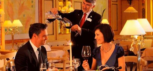 Этикет за столом дома. Столовый этикет. Правила поведения за столом