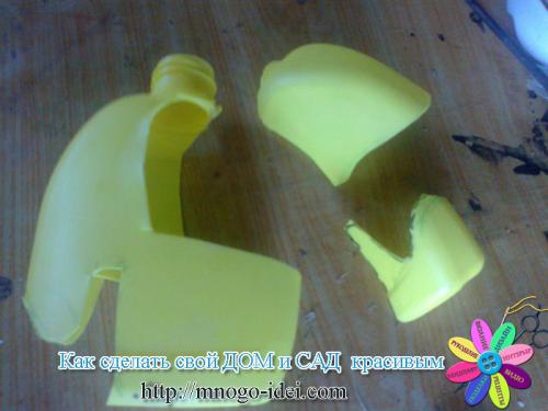 Попугай из пластиковых ложек. 