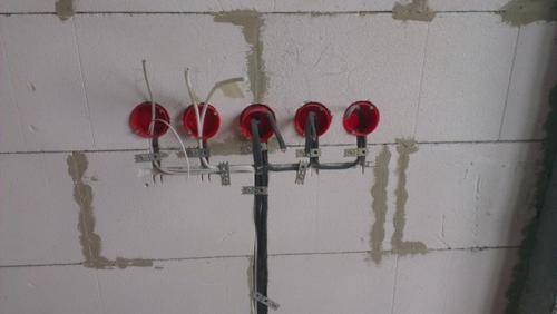 Декоративный кабель канал для телевизора. Укладка кабеля в стене