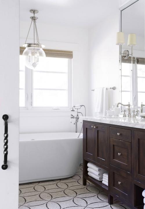 Светлый семейный дом в натуральных тонах в США 16