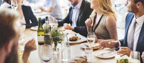 Правила поведения за столом кратко. Соблюдайте 22 простых правила столового этикета, и ваши манеры вызовут восхищение 04