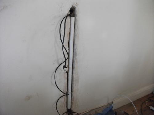 Декоративный кабель канал для телевизора. Укладка кабеля в стене