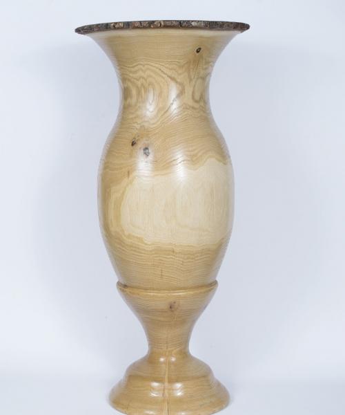 Напольные вазы в интерьере прихожей. По материалу изготовления