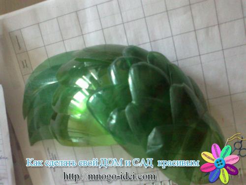 Попугай из пластиковых ложек. 