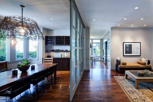 Гостиная с кухней в частном доме. Как обустроить гостиную, совмещенную с кухней?