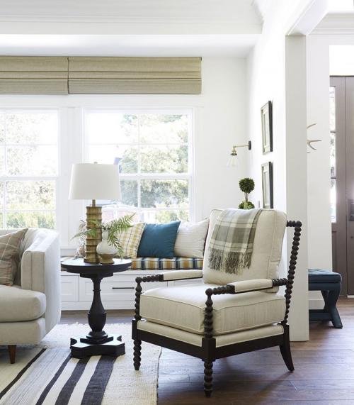 Светлый семейный дом в натуральных тонах в США 01