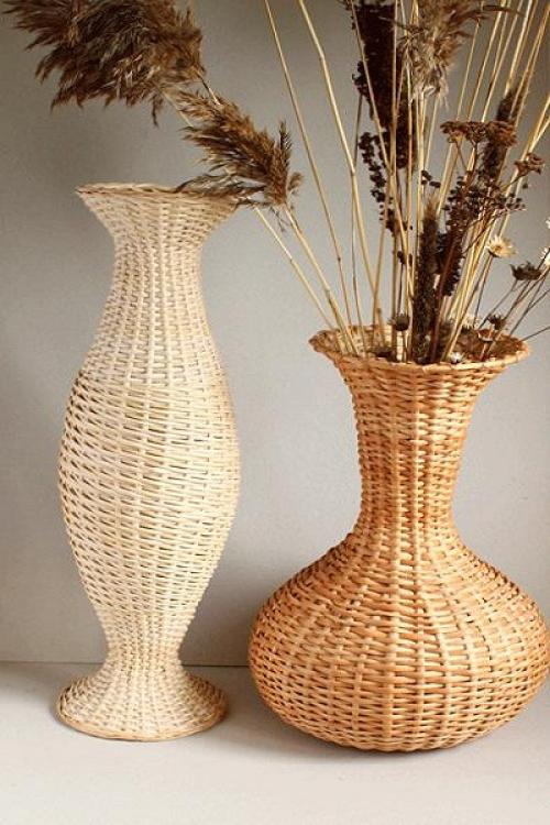 Напольные вазы в интерьере прихожей. По материалу изготовления