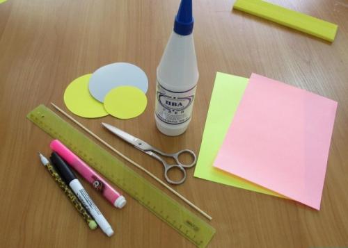 Поделки на День матери своими руками картинки. Поделка на День матери для детского сада из салфеток, гофрированной бумаги или картона (шаблоны прилагаются)