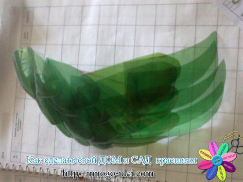 Попугай из пластиковых ложек. 