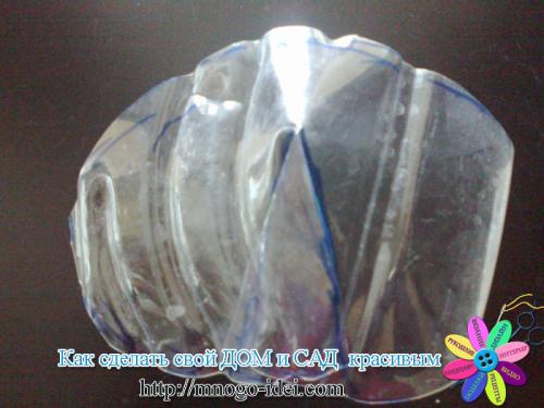 Попугай из пластиковых ложек. 