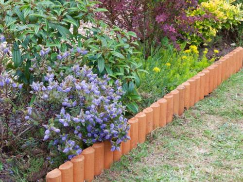 Цветы из пластиковых бутылок на забор. Что хорошего в пластиковых бутылках