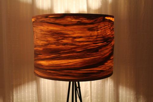 Светильник своими руками на стену. Варианты создания светильников из дерева