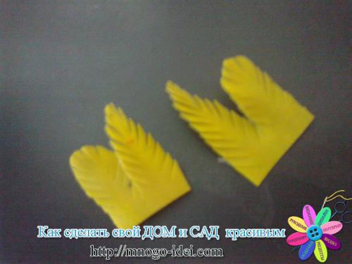 Попугай из пластиковых ложек. 