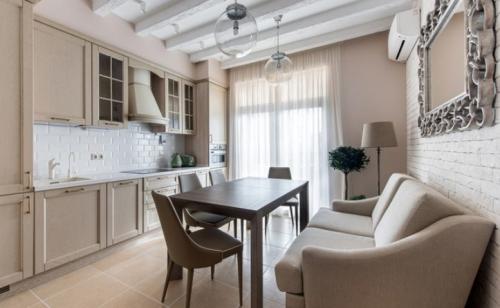 Кухня с диваном 14 метров. Подходящие виды планировки – 3 варианта