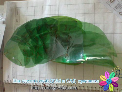 Попугай из пластиковых ложек. 