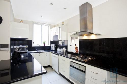 Дизайн узкой кухни с диваном. Особенности дизайна узкой кухни